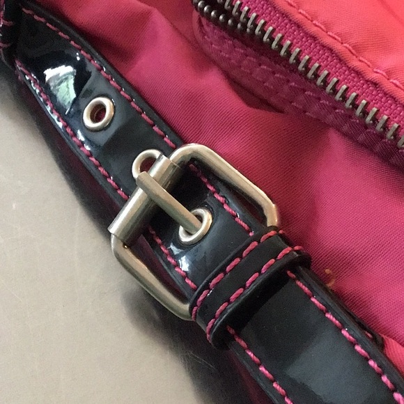 Pink Emma Q cross body, adjustable strap, outter flap & outer zipper. - Picture 8 of 8